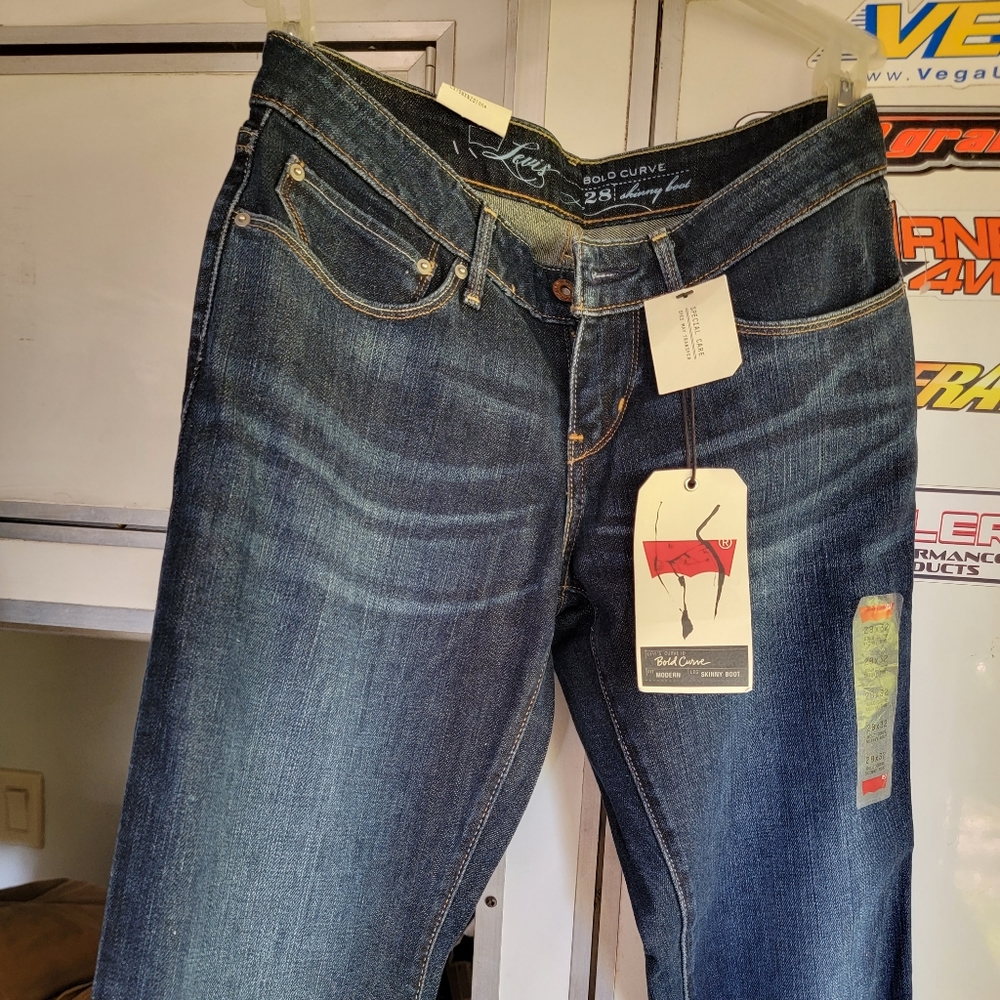 Levis